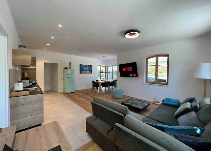 4younic Glonn1 * Boxspring * Jacuzzi * Netflix*65“ Apartmán *